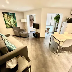 Gorgeous In Downtown Apartment
